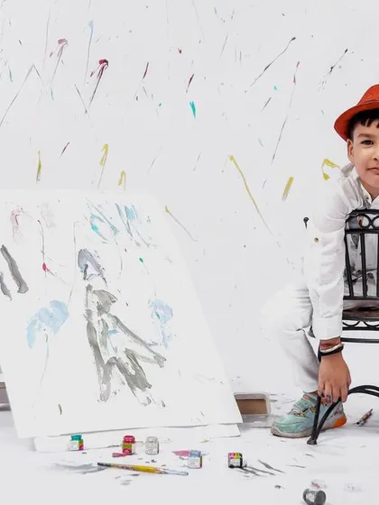 A more serious, artistic pose from our painter-themed session. The little boy contemplates his work, showing a different side of his personality.
