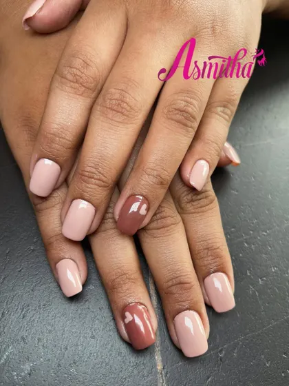 A subtle variation on a classic nude set, with one accent nail featuring a tiny, hand-painted heart. It’s the small details that make a design special.