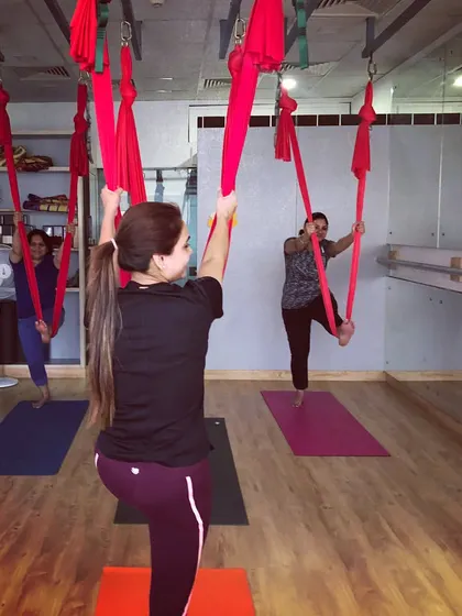 Guiding a private party through some standing poses. It's wonderful to see friends supporting and encouraging each other as they try something new.