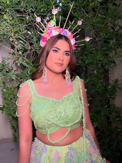 A final shot of this amazing carnival creation. The makeup and headpiece work together to create a look that is pure art.