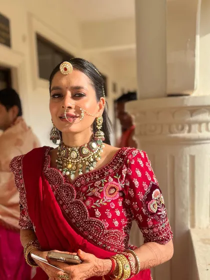 Another shot of this elegant and minimal bridal look. It proves that you don't need heavy makeup to look like a royal bride.