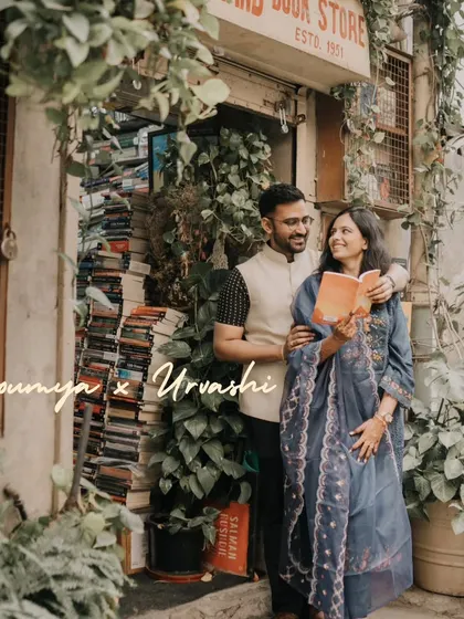 A beautiful portrait of a couple at a bookstore, surrounded by the charm of old books and climbing vines. This setting creates a uniquely romantic and intellectual atmosphere for a pre-wedding shoot.