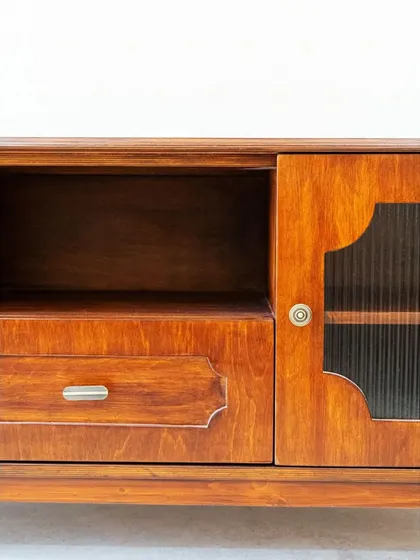 The shaped paneling and fluted glass on the console door are details that reflect our commitment to fine craftsmanship.