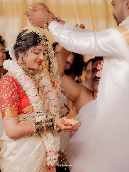 The traditional pouring of rice, a ritual symbolizing prosperity and blessings. I capture the grace and significance of these moments in stunning detail.