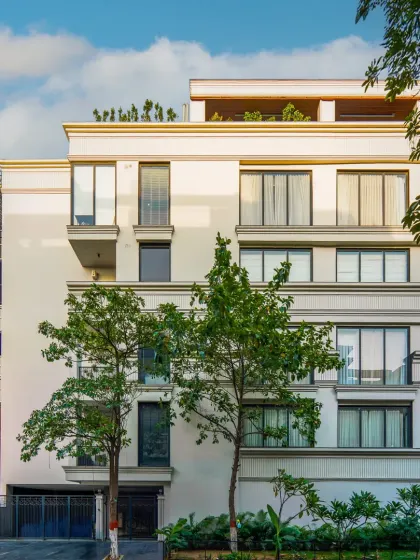 A daytime view of the Rosewood, Gurgaon project, designed on a 390 sq-yd corner plot. The clean, straight lines and classical details create a bold yet elegant statement, enhanced by the surrounding greenery.