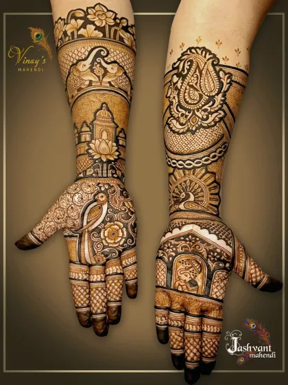 A full view of the asymmetrical design for the groom's sister, a perfect example of how we can create a unique yet cohesive look.