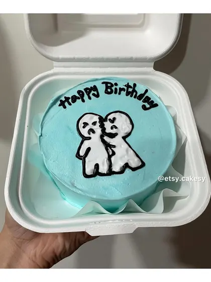 A minimalist and cute cartoon drawing on a light blue bento cake.