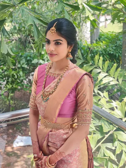 Another shot of this beautiful, natural look. The makeup is flawless in the outdoor lighting, showing how well it holds up.