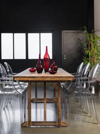 This is the conference room of a high-end Italian boutique showroom, where contemporary meets industrial chic. We stepped out of our comfort zone to create an extraordinary space that proves magic happens when you trust your vision.