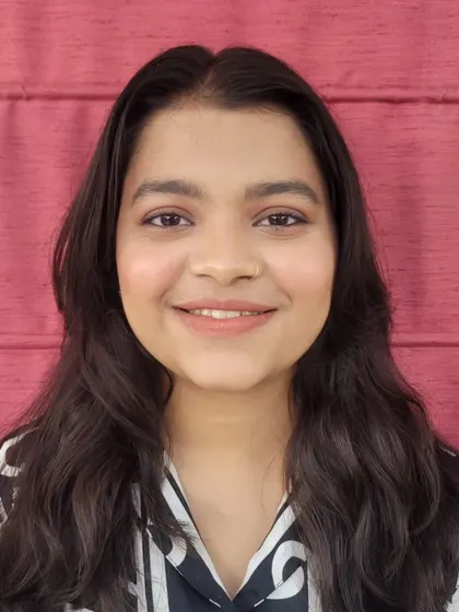 A simple and clean "straight makeup" look. It’s perfect for anyone who wants to look put-together for a daytime event without feeling heavily made up.
