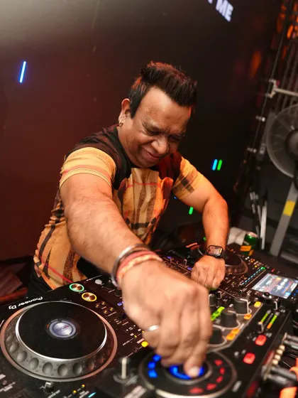 After zipping around everywhere, it's great to be back behind the decks for our midweek party.
