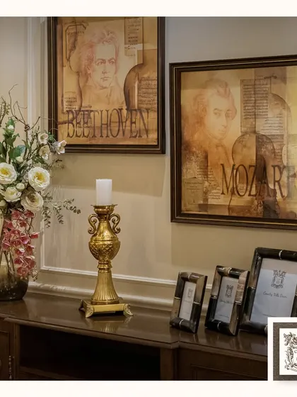 This wall art, featuring portraits of Beethoven and Mozart, adds a touch of classical culture and sophistication. It's the perfect choice for a music lover's study or living room.