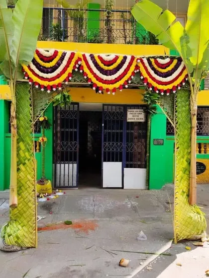 Another example of a simple chapra, perfect for a housewarming ceremony. The banana plantains on either side are an essential part of the traditional welcome.
