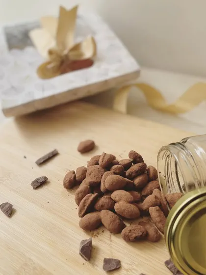 Our cocoa-dusted choco almonds, a crunchy and addictive treat included in our Rakhi Celebration Hamper.