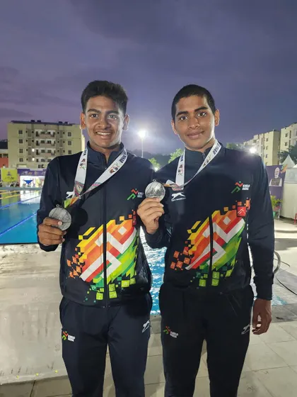 Our swimmers with their silver medals.