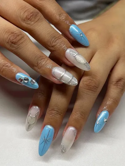 An icy and beautiful design. This set features a mix of light blue, silver chrome, 3D textures, and star-shaped rhinestone accents.