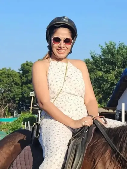 A smiling rider, ready for her adventure. My venue is great for capturing happy, candid moments.