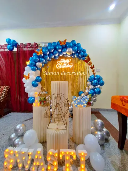 This angle highlights the decorative props used in the butterfly theme, including a miniature Ferris wheel and a birdcage on the plinths.
