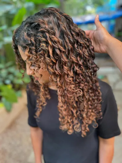 A close-up of these gorgeous curls. The definition is on fleek. (No filter)