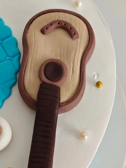 The detail on the fondant guitar. Even the smallest elements are crafted with precision and care to ensure the final cake is a perfect representation of the person it's for.