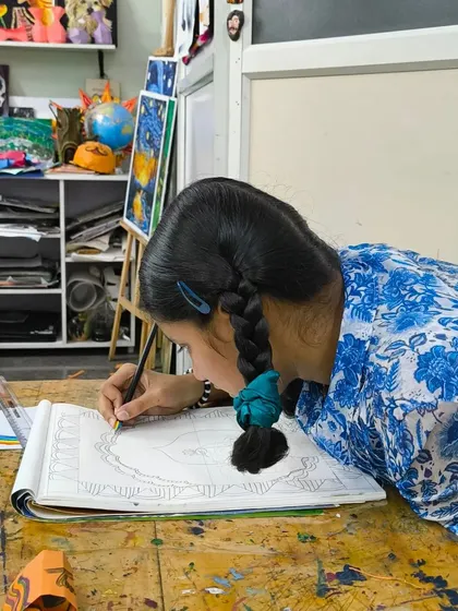 A student deeply focused on her intricate Gond art drawing. I love seeing how exploring different art forms enhances concentration and creativity.