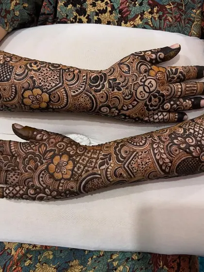 A full view of the back-of-hand design. The scalloped border at the top gives it a very regal look.