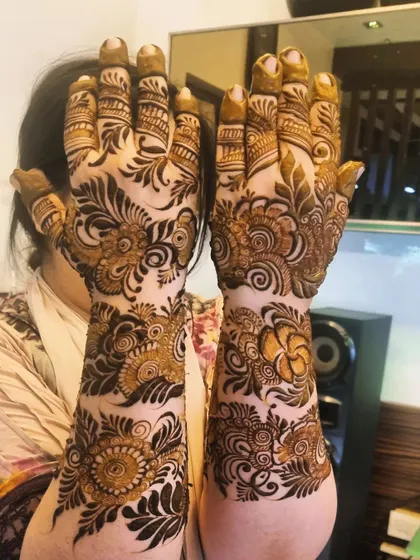 A bold and beautiful Arabic-inspired floral design. The use of negative space makes the large flowers and leaves the star of the show.