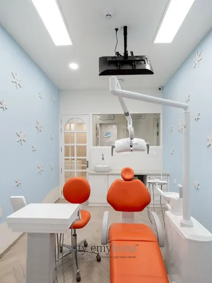Functionality is key in a clinical setting. Here, a ceiling-mounted screen for entertainment is integrated into the design, providing a welcome distraction for children during procedures. The clean lines and bright lighting ensure a professional and hygienic environment.