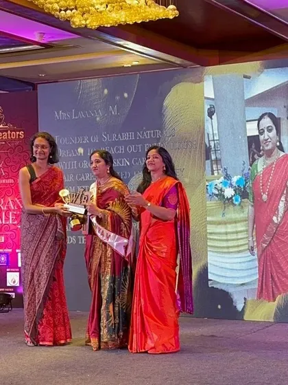 Receiving my award at the BWBA 2023. It was an honor to be recognized among so many inspiring women entrepreneurs. This motivates me to continue my work with even more dedication.
