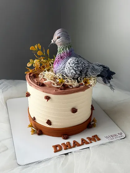 A stunningly realistic pigeon cake. This sculpted cake showcases our ability to recreate lifelike animals with incredible detail and artistry.