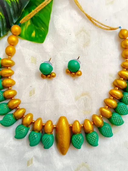 These are additional images and videos showing the wide assortment of necklace sets in various designs and colors that I have available for wholesale.