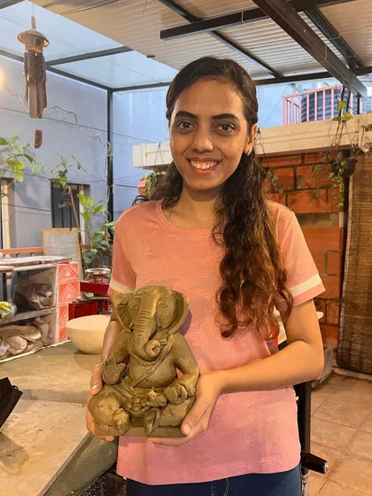 The proud smile of a participant holding the beautiful Ganesha idol she made with her own hands. Taking home your own handmade, eco-friendly Ganesha is a truly special feeling.