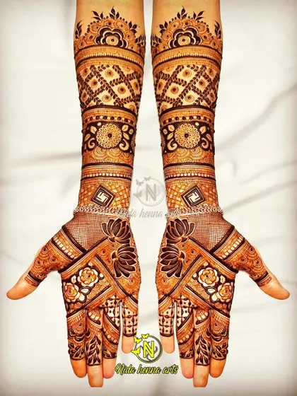 A simple yet elegant Indian design that is perfect for a bridesmaid or for pre wedding functions. It has a classic structure with floral and lotus motifs.