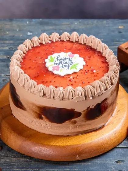 Our Milk Chocolate Raspberry cake offers a perfect balance of sweet and tart. The rich chocolate cake is layered with a bright raspberry filling and frosted with smooth chocolate cream.