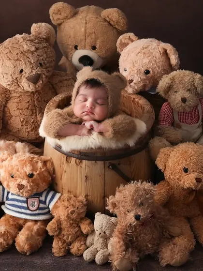 A basket full of cute. This teddy bear theme places your newborn in a rustic bucket, surrounded by a collection of classic teddy bears. The warm, earthy tones create a cozy and timeless feel.
