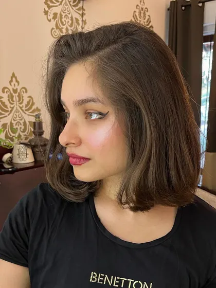 This long bob (lob) is a versatile and stylish choice.