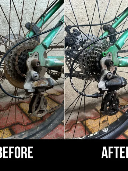 A close-up on the Trek's rear cassette and derailleur. We removed all the grime and rust, which is essential for smooth performance, especially during monsoon cycling in Mumbai.