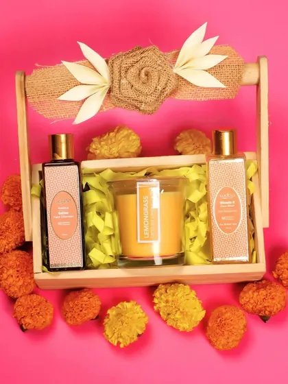 Another perspective of the face wash set, showing the products clearly inside their wooden holder for an e-commerce listing.