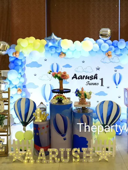 A Hot Air Balloon theme with a 'sky and clouds' backdrop and a blue and yellow color palette.
