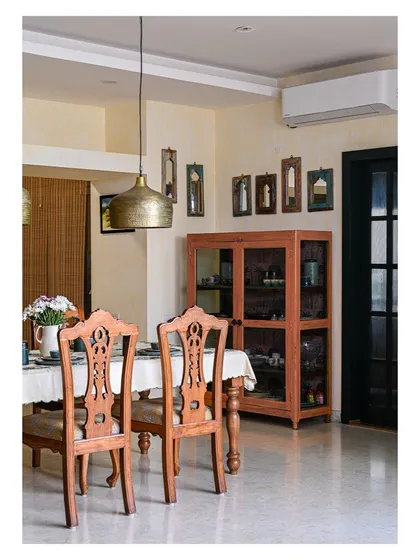A duplicate of image 187, showing the dining area with its heirloom table.