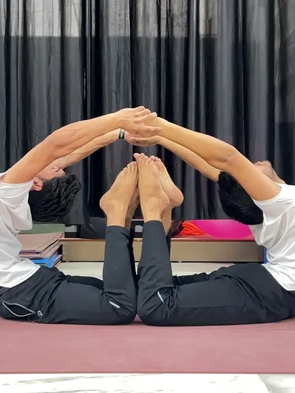 This is the Acro Yoga Full Cobra Pose, a beautiful expression of trust, strength, and connection. It shows how two people, working together, can create something more powerful than they could alone. In our partner yoga sessions, we explore this dynamic, building not just physical strength but also deep bonds.