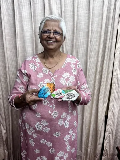Age is no barrier to creativity! This lovely participant had a wonderful time at our trending magnet workshop.