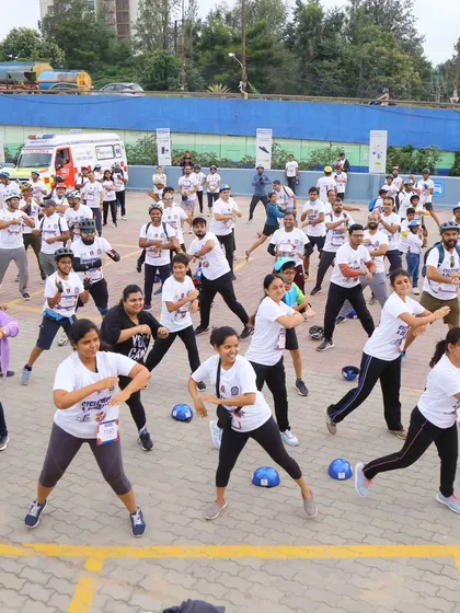 Another wide shot of the enthusiastic crowd at the Decathlon Cyclothon. The collective energy at these large-scale corporate events is incredible.