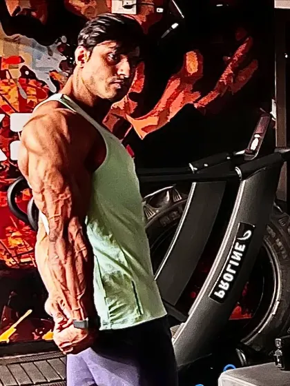 I turned my weaknesses into my biggest strengths. This side tricep pose shows the result of identifying weak points and working relentlessly to improve them.