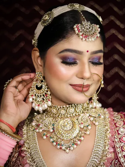 A close-up view of the glittery eye makeup, a popular choice for evening receptions. We teach various techniques for applying glitter and shimmer for a glamorous effect.