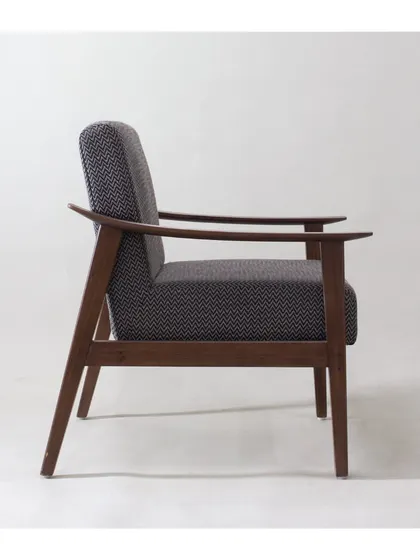 This mid-century armchair features a classic wooden frame and a geometric-patterned fabric. It's a timeless piece that brings sophistication and comfort to any room.