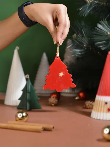 My red Christmas tree-shaped wax sachet ornament. The vibrant color and festive shape make it a perfect, fragrant addition to your holiday decorations.