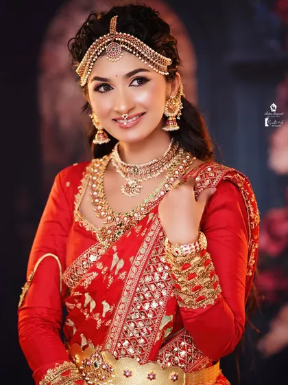 A smiling portrait that captures the elegance of the hairstyle and the happiness of the bride.