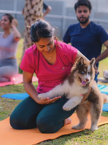 A participant gets a little help with her form from an adorable husky puppy.
