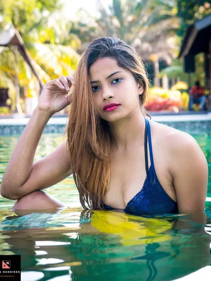 A close-up shot of the model in the pool. The clear water and her direct gaze create an intimate and refreshing summer portrait.